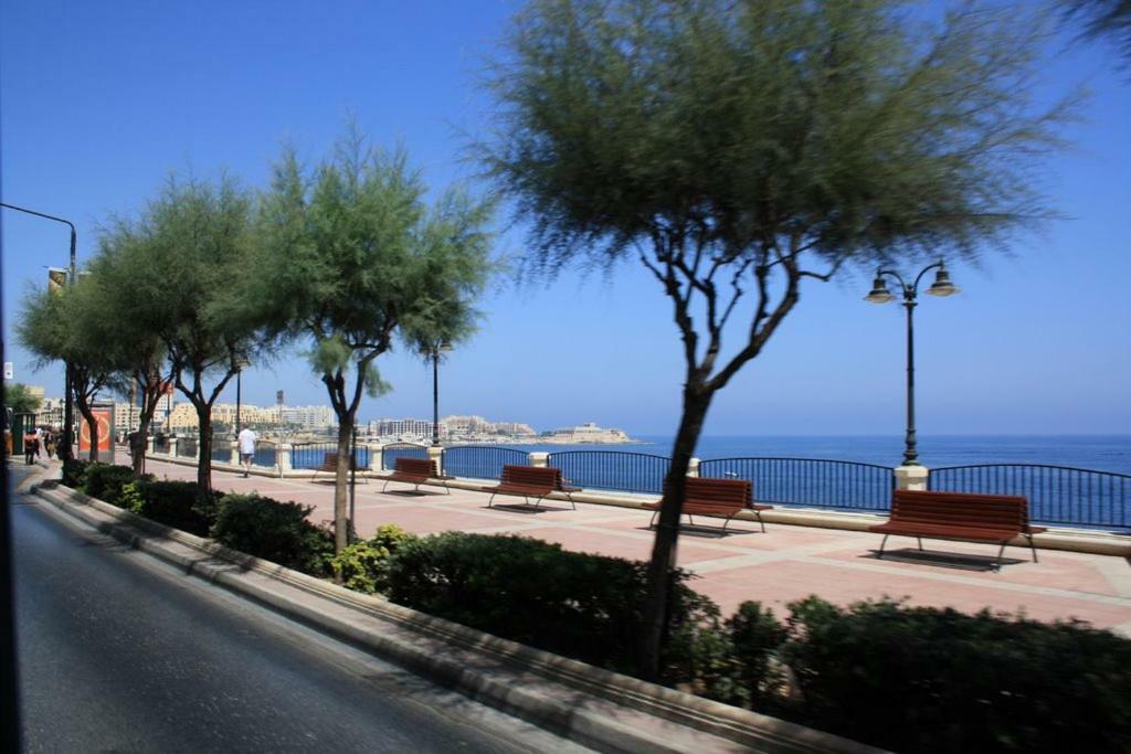 Cosy 1Br Penthouse With Terrace, Great Location Leilighet Gzira Eksteriør bilde