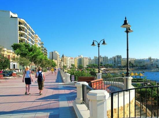 Cosy 1Br Penthouse With Terrace, Great Location Leilighet Gzira Eksteriør bilde